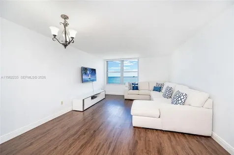 2899 Collins Avenue Miami Beach FL 33140
