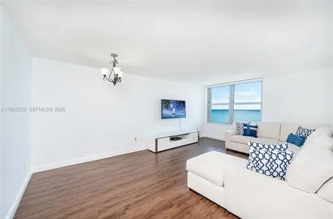 2899 Collins Avenue Miami Beach FL 33140