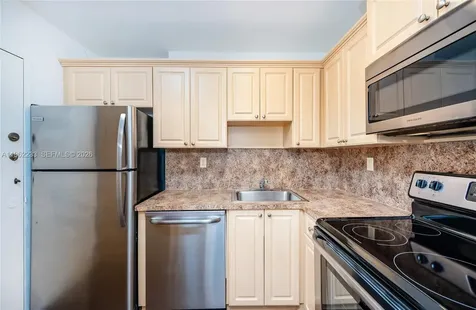 2899 Collins Avenue Miami Beach FL 33140
