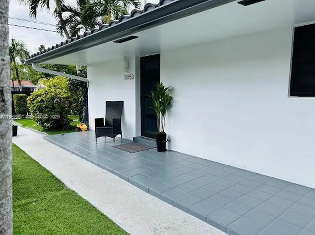 1851-1853 NW 22nd Place Miami FL 33125