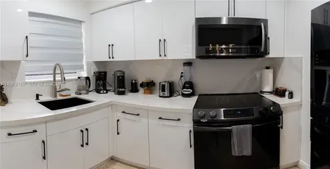 1851-1853 NW 22nd Place Miami FL 33125