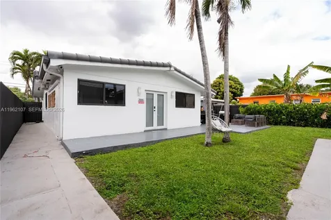 1851-1853 NW 22nd Place Miami FL 33125