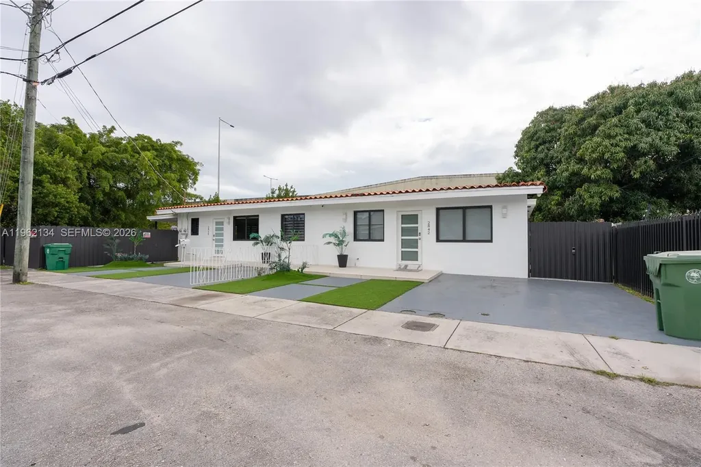 2840-2842 NW 13th Street Miami FL 33125