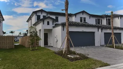 4949 Peacock Way Dania Beach FL 33312