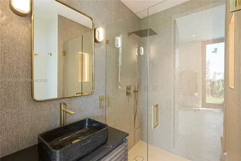 2499 N Meridian Avenue Miami Beach FL 33140