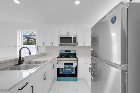 16907 SW 142nd Place Miami FL 33177