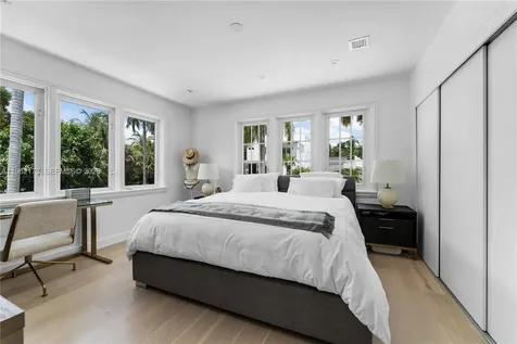 1826 Fairhaven Place Miami FL 33133