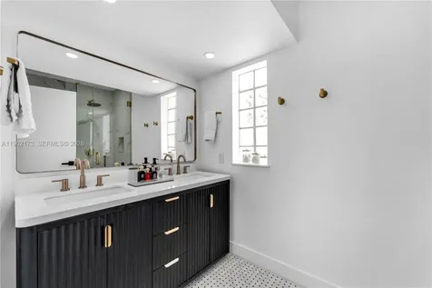 1826 Fairhaven Place Miami FL 33133