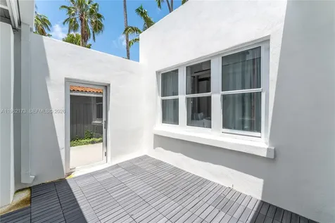 1826 Fairhaven Place Miami FL 33133