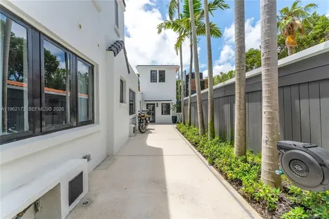 1826 Fairhaven Place Miami FL 33133
