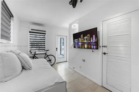 1826 Fairhaven Place Miami FL 33133
