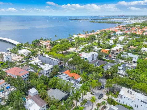 1826 Fairhaven Place Miami FL 33133