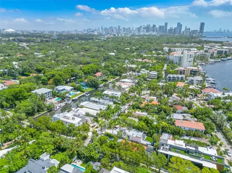 1826 Fairhaven Place Miami FL 33133
