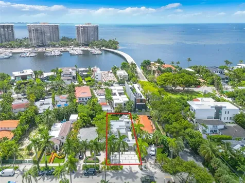 1826 Fairhaven Place Miami FL 33133