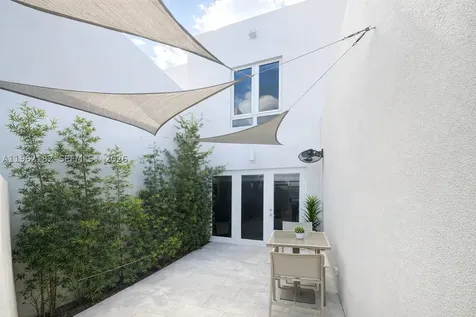 10565 NW 64th Way Doral FL 33178