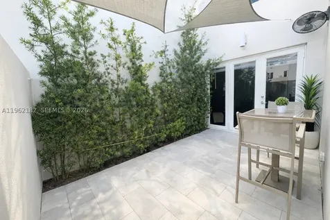 10565 NW 64th Way Doral FL 33178