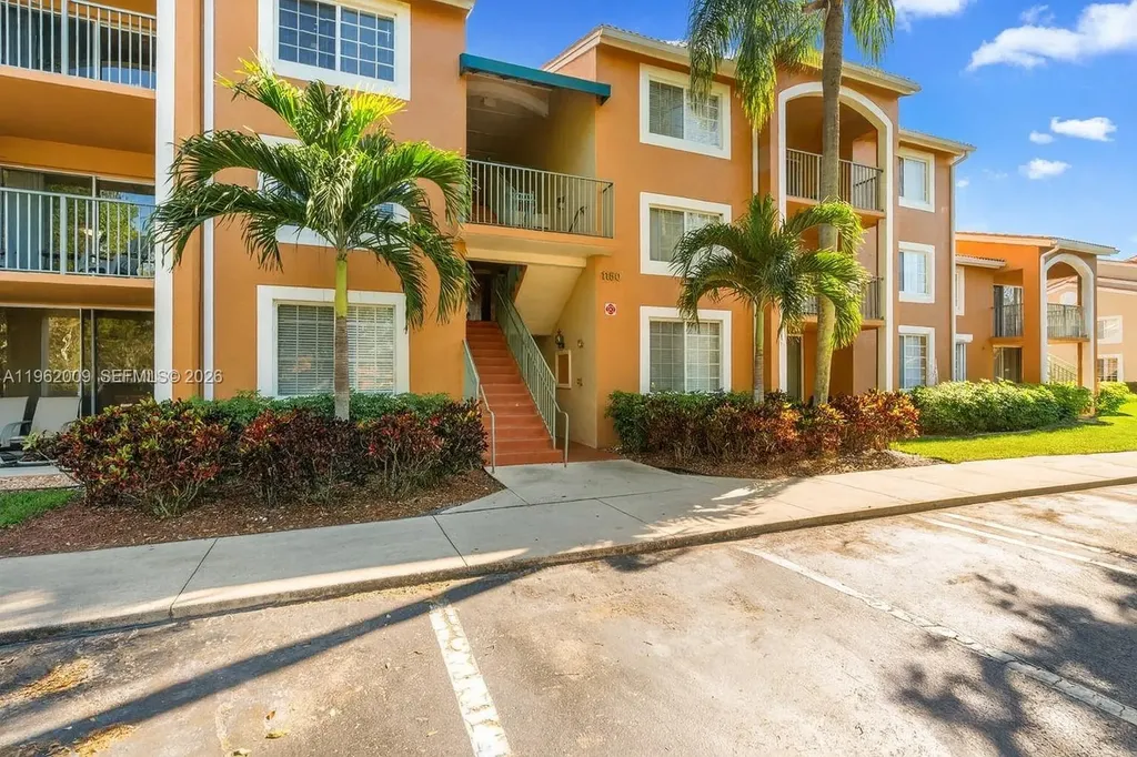 1150 Wildwood Lakes Boulevard Naples FL 34104