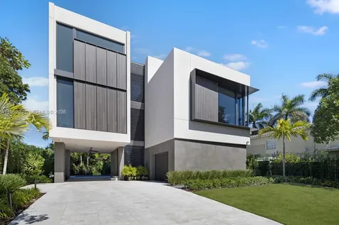 621 W 44th Street Miami Beach FL 33140