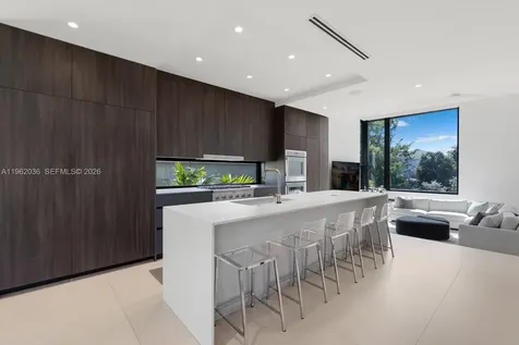 621 W 44th Street Miami Beach FL 33140