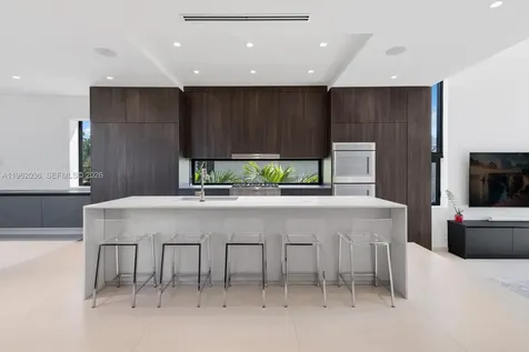 621 W 44th Street Miami Beach FL 33140