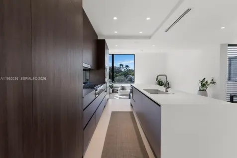 621 W 44th Street Miami Beach FL 33140