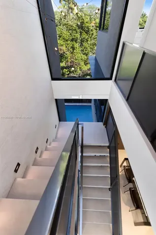 621 W 44th Street Miami Beach FL 33140