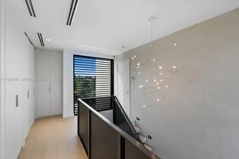 621 W 44th Street Miami Beach FL 33140