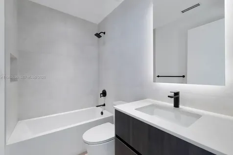 621 W 44th Street Miami Beach FL 33140