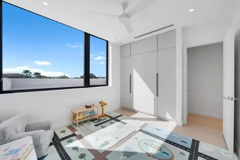 621 W 44th Street Miami Beach FL 33140