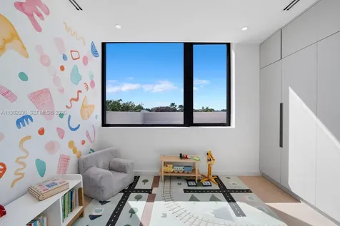 621 W 44th Street Miami Beach FL 33140