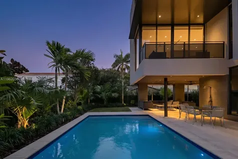 621 W 44th Street Miami Beach FL 33140