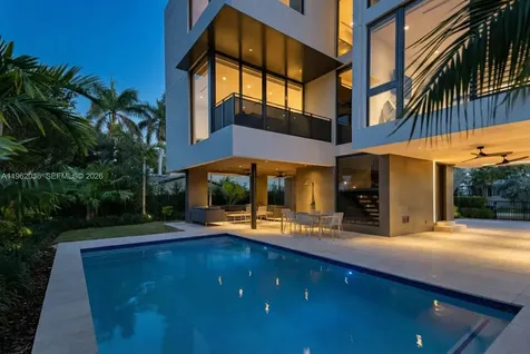 621 W 44th Street Miami Beach FL 33140