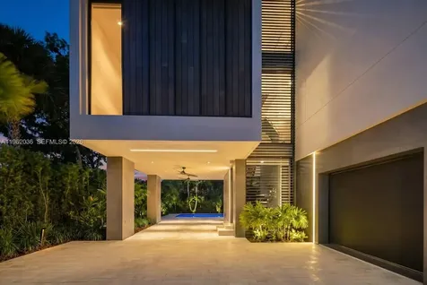 621 W 44th Street Miami Beach FL 33140