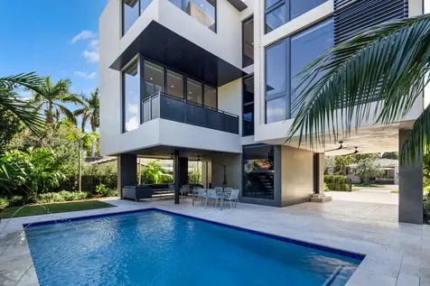 621 W 44th Street Miami Beach FL 33140