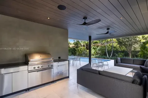 621 W 44th Street Miami Beach FL 33140