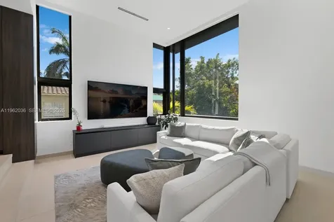 621 W 44th Street Miami Beach FL 33140