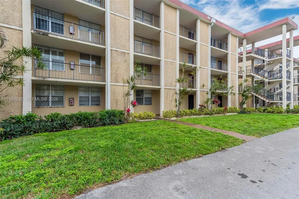 2649 NW 48th Terrace Lauderdale Lakes FL 33313
