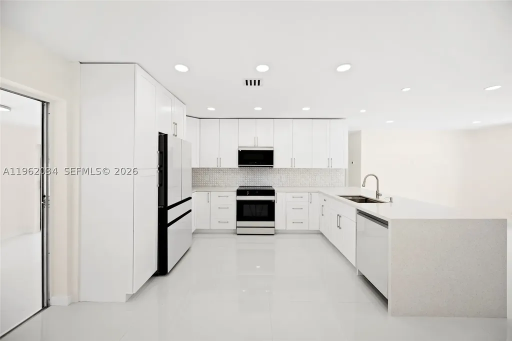 21 SE 7th Street Pompano Beach FL 33060