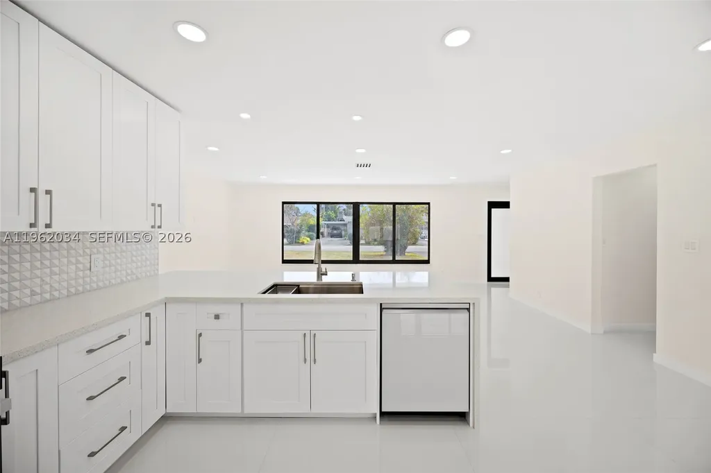 21 SE 7th Street Pompano Beach FL 33060