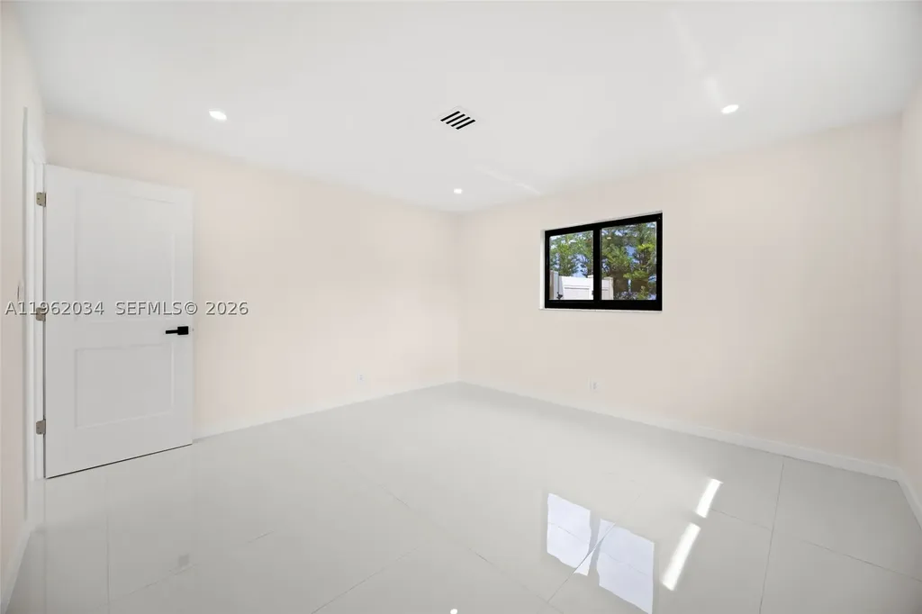 21 SE 7th Street Pompano Beach FL 33060