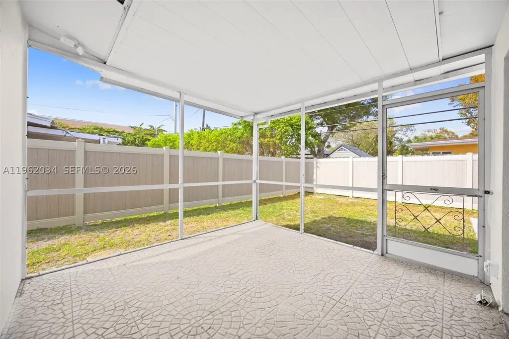21 SE 7th Street Pompano Beach FL 33060