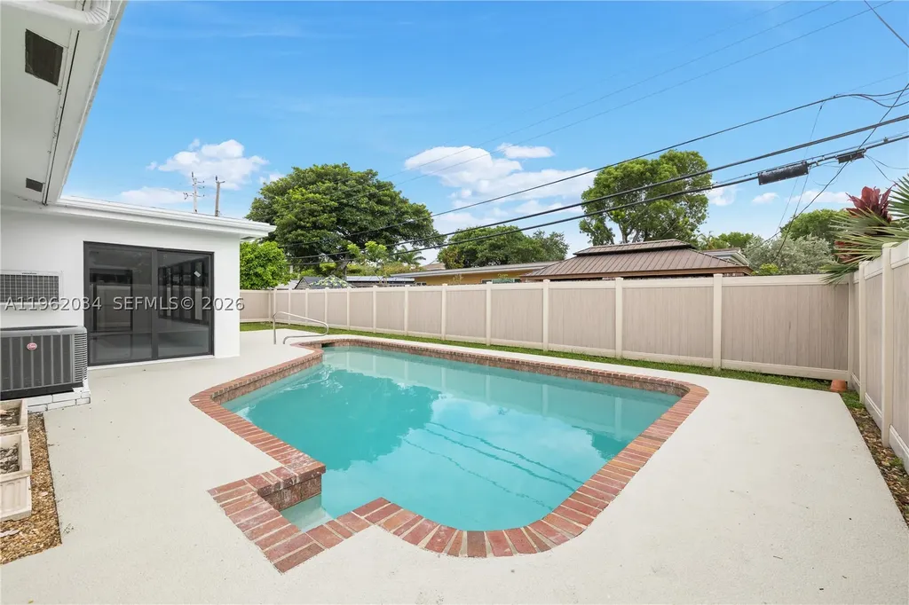 21 SE 7th Street Pompano Beach FL 33060