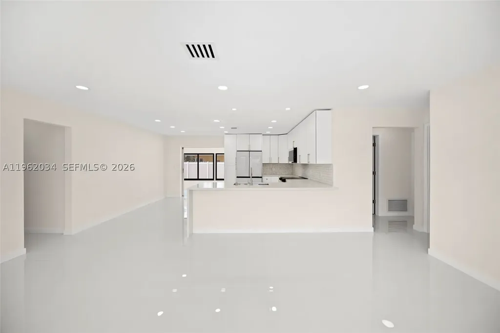 21 SE 7th Street Pompano Beach FL 33060