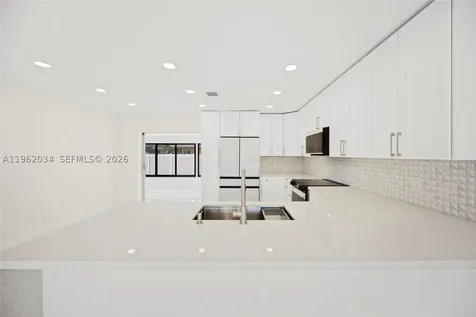 21 SE 7th Street Pompano Beach FL 33060