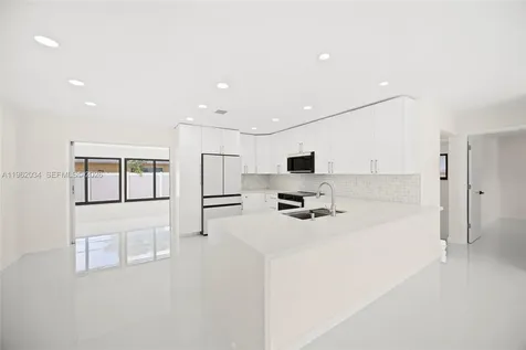 21 SE 7th Street Pompano Beach FL 33060