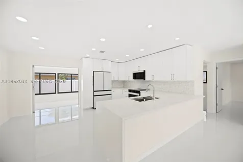 21 SE 7th Street Pompano Beach FL 33060