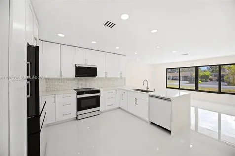 21 SE 7th Street Pompano Beach FL 33060