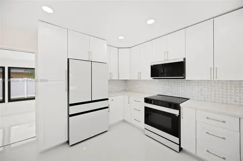 21 SE 7th Street Pompano Beach FL 33060