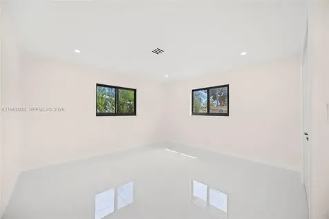 21 SE 7th Street Pompano Beach FL 33060