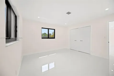 21 SE 7th Street Pompano Beach FL 33060